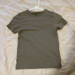 Brand new never worn Skims seamless t shirt